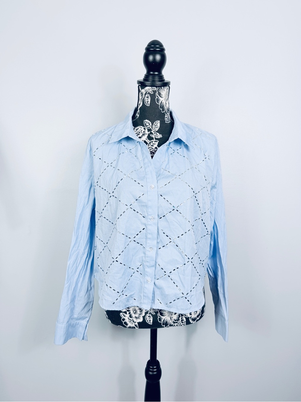 Sweet Rain blue striped beaded button up slightly crop top size large